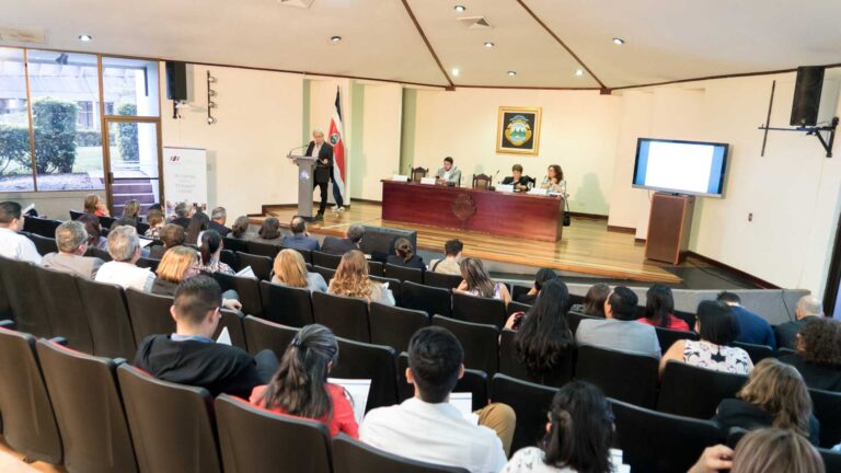 Outcome Evaluation of the National Strategy “Bridge to Development“ in Costa Rica
